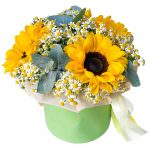 Цветы в коробке с ромашками