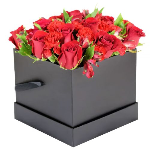 Цветы в коробке «Алый шик»